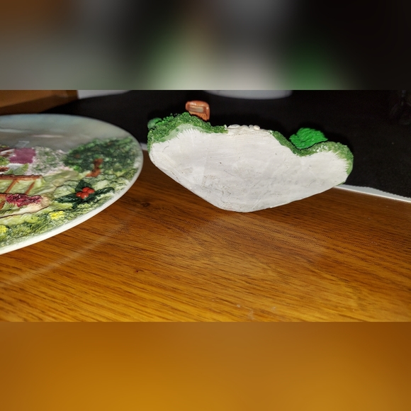 Beautiful Decorative Wall Hanging 3-D Plate English Cottage Countryside W/ Stand - Picture 9 of 11